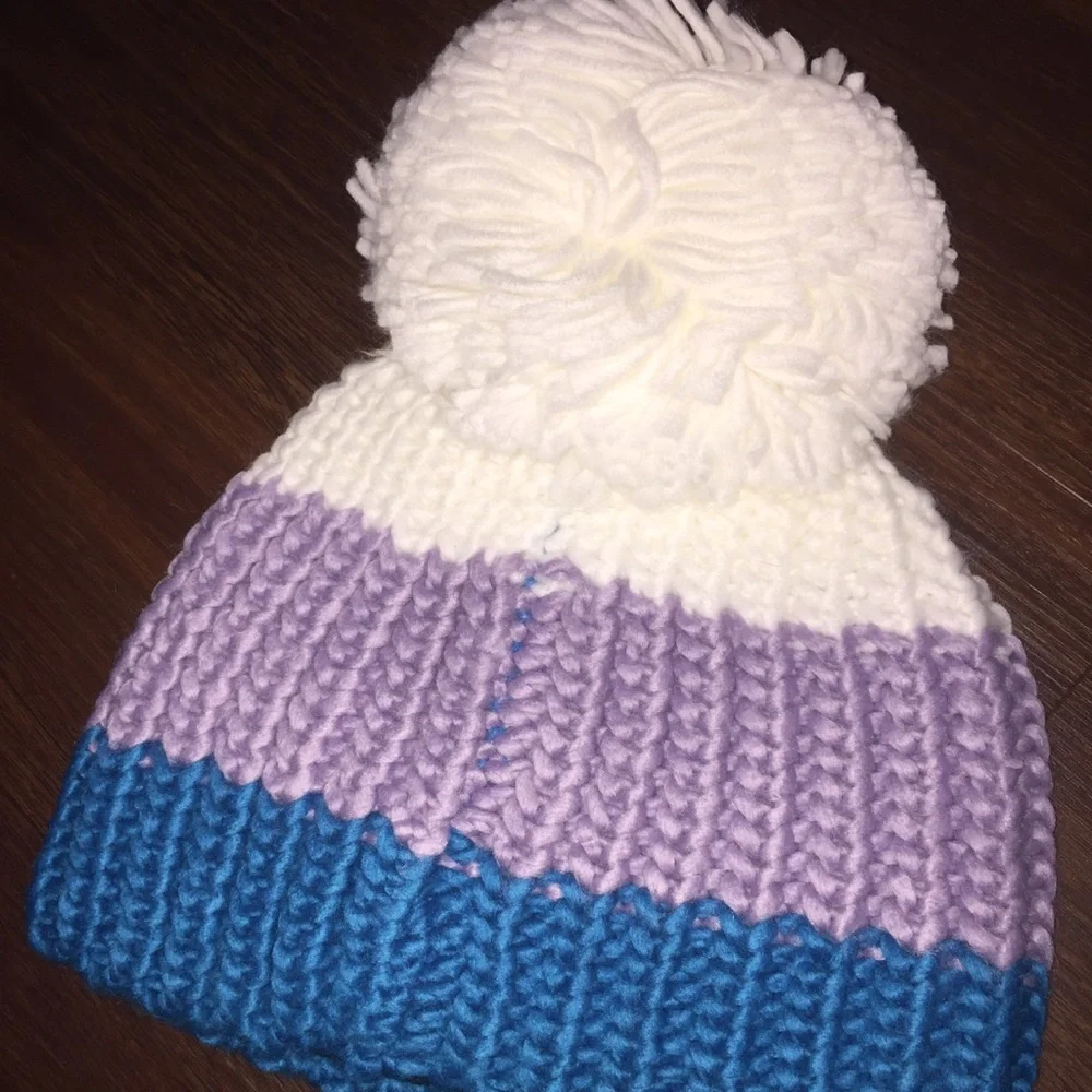 Spyder Twisty Beanie NWT - Picture 5 of 5